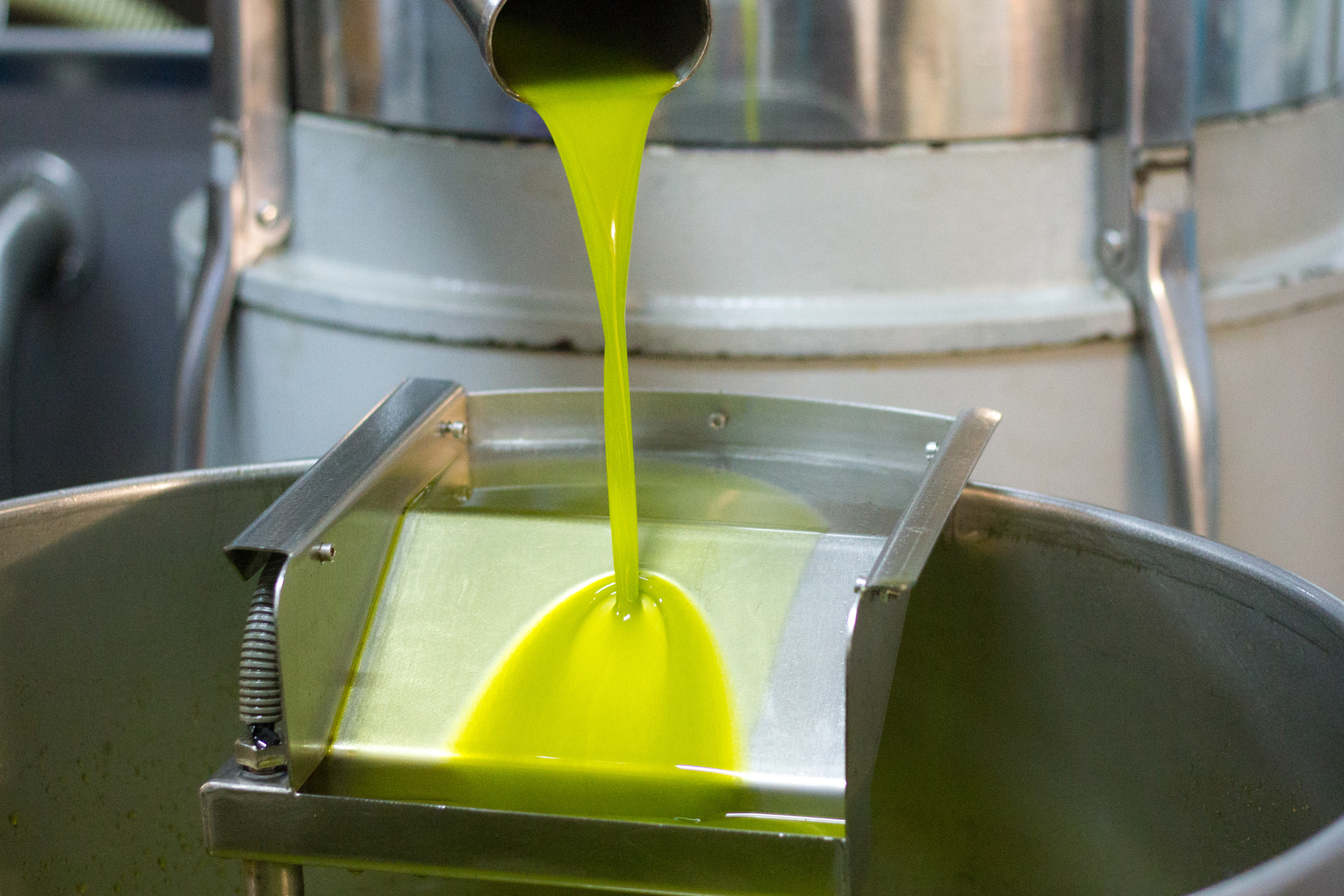 บริการบีบน้ำมันแบบเย็น ( Oil - Cold Press ) บริการบีบน้ำมันแบบเย็น ( Oil - Cold Press )