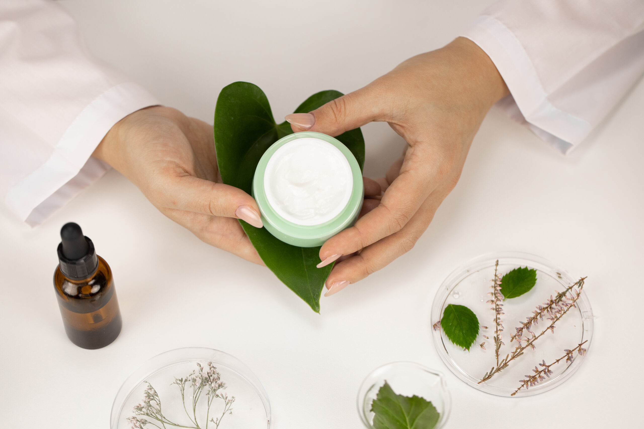 มาตรฐาน COSMOS : กุญแจแห่งความน่าเชื่อถือ และโอกาสใหม่ของอุตสาหกรรมเครื่องสำอางไทย COSMOS Standard : A Gateway to Global Credibility and New Opportunities for Thailand’s Cosmetic Industry