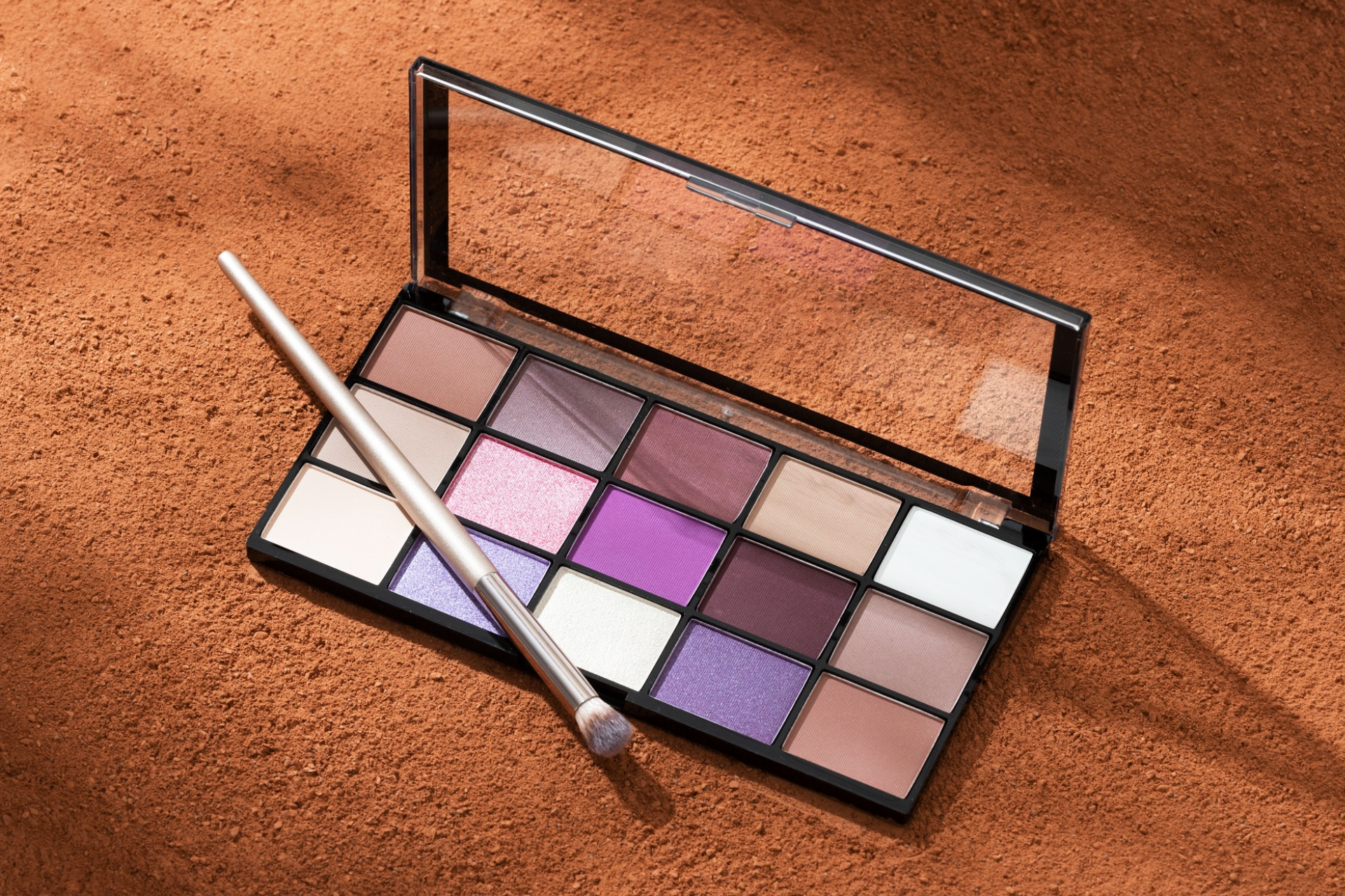 บริการทดสอบความคงตัวเครื่องสำอางสี (Color Cosmetics Stability Testing): ลิปสติก รองพื้น และเครื่องสำอางสี