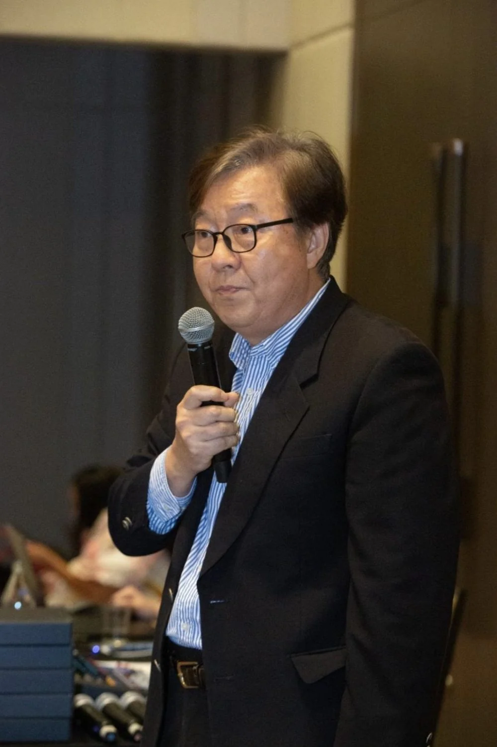 Dr. Garbeen Yim speaking at an event