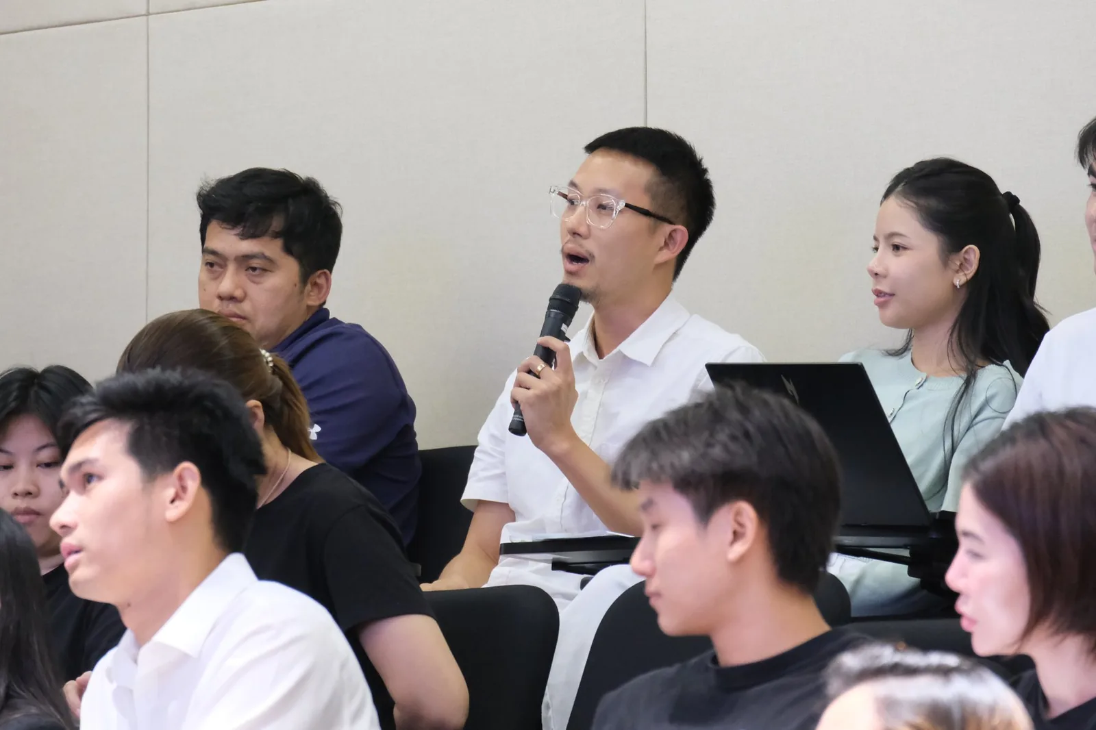An attendee asks the speakers a question during the TIA 2026 Open Forum